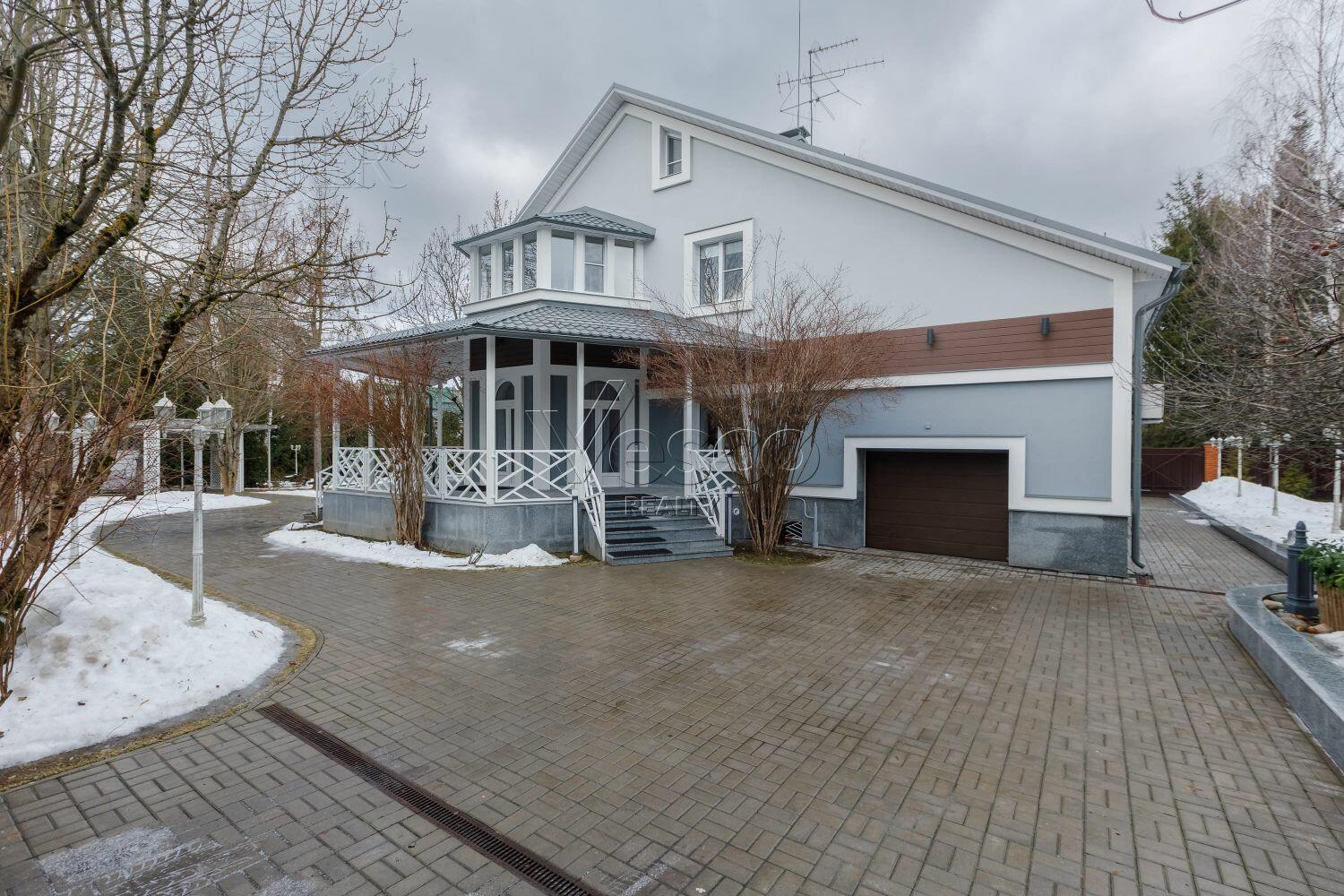 3-этажный коттедж 400 м² с отделкой