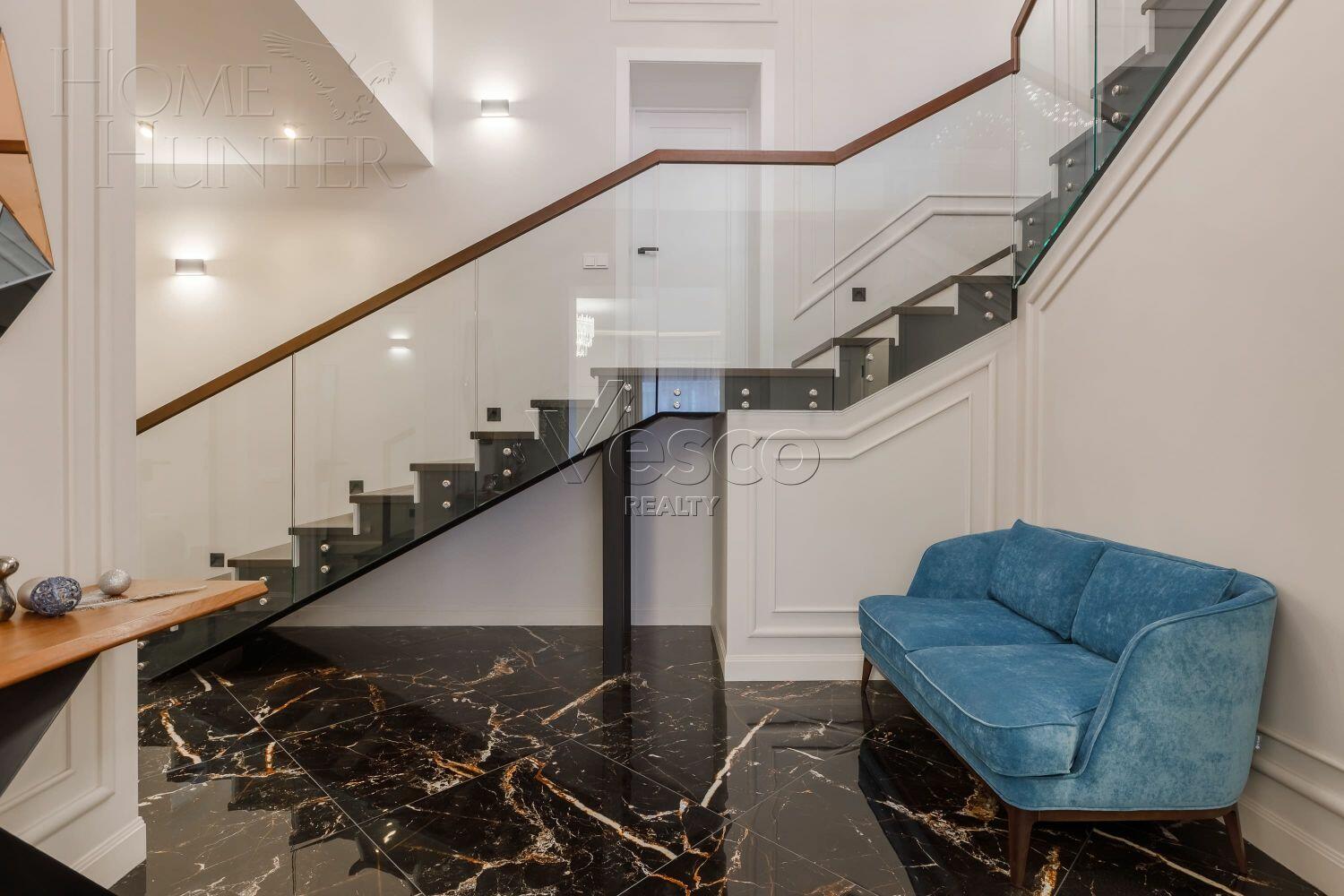 3-этажный коттедж 400 м² с отделкой