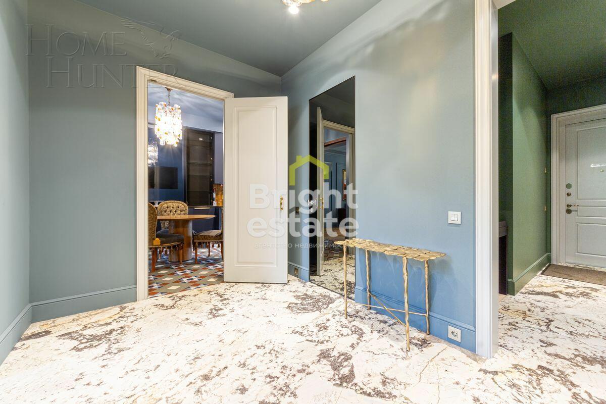 4-УРОВНЕВЫЙ ТАУНХАУС С ОТДЕЛКОЙ 500 М² НА 1 ЭТАЖЕ