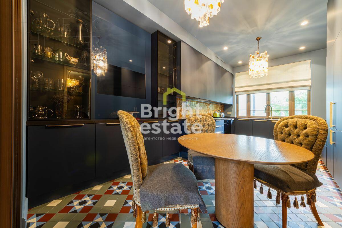 4-УРОВНЕВЫЙ ТАУНХАУС С ОТДЕЛКОЙ 500 М² НА 1 ЭТАЖЕ