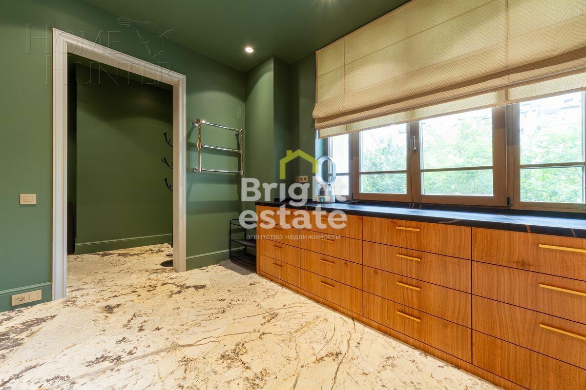 4-УРОВНЕВЫЙ ТАУНХАУС С ОТДЕЛКОЙ 500 М² НА 1 ЭТАЖЕ