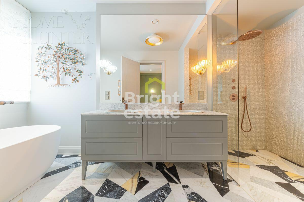 4-УРОВНЕВЫЙ ТАУНХАУС С ОТДЕЛКОЙ 500 М² НА 1 ЭТАЖЕ