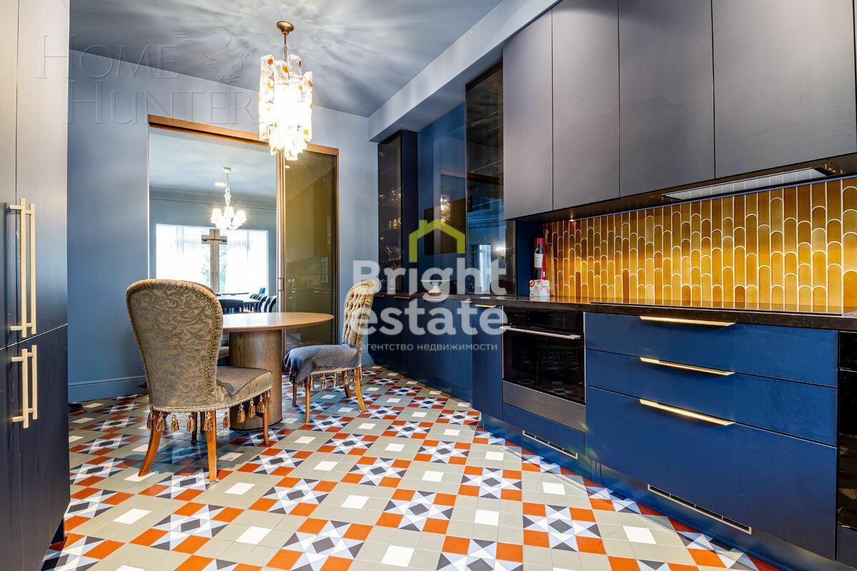 4-УРОВНЕВЫЙ ТАУНХАУС С ОТДЕЛКОЙ 500 М² НА 1 ЭТАЖЕ