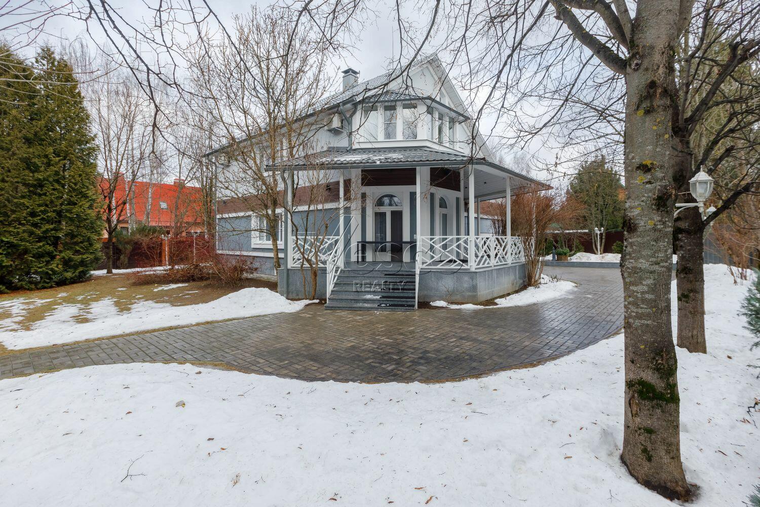 3-этажный коттедж 400 м² с отделкой