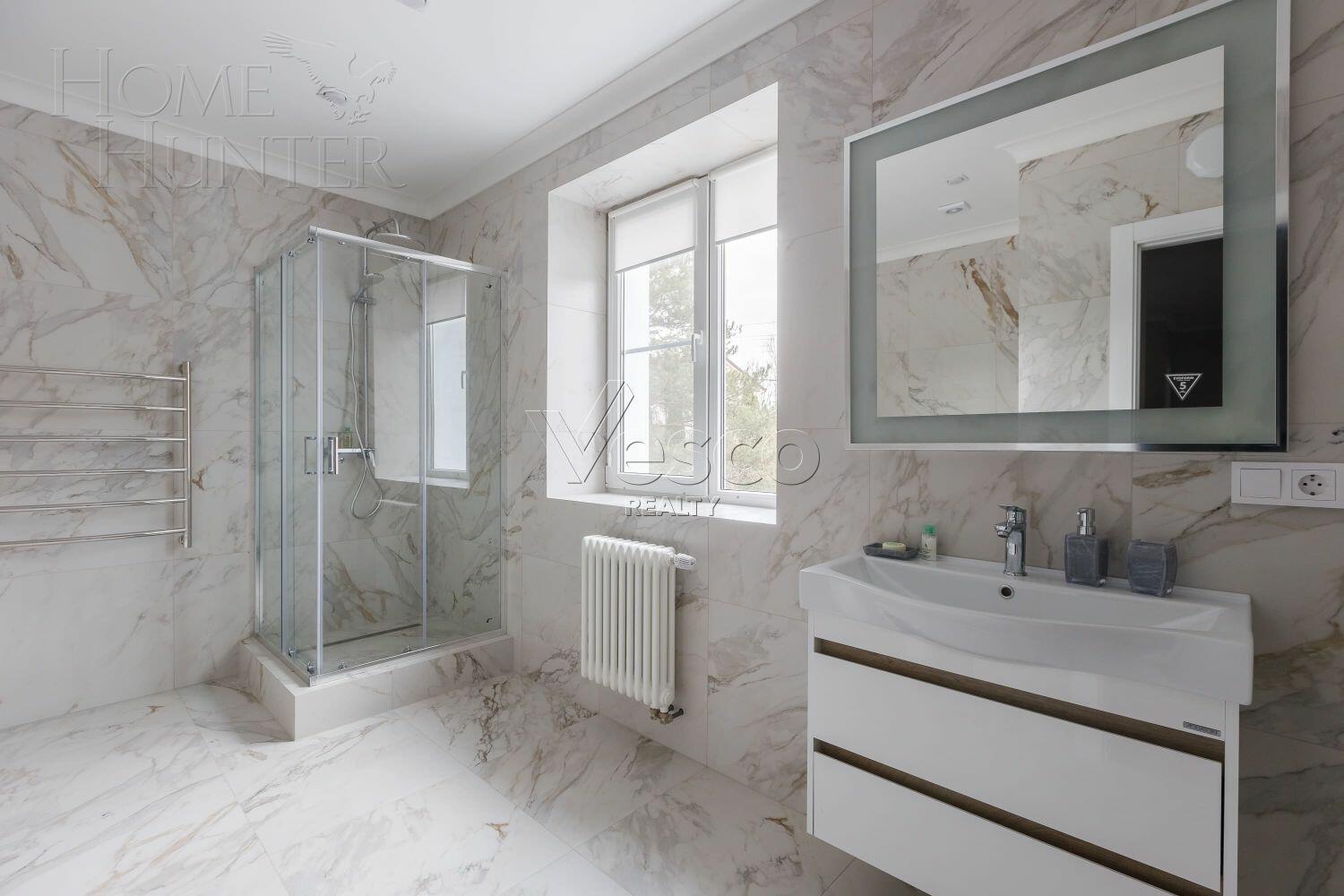 3-этажный коттедж 400 м² с отделкой