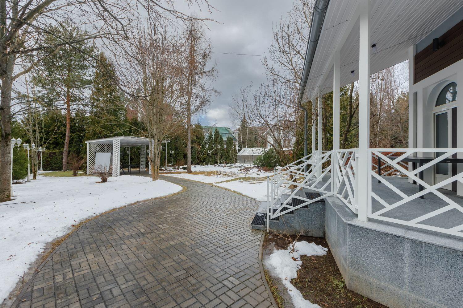 3-этажный коттедж 400 м² с отделкой