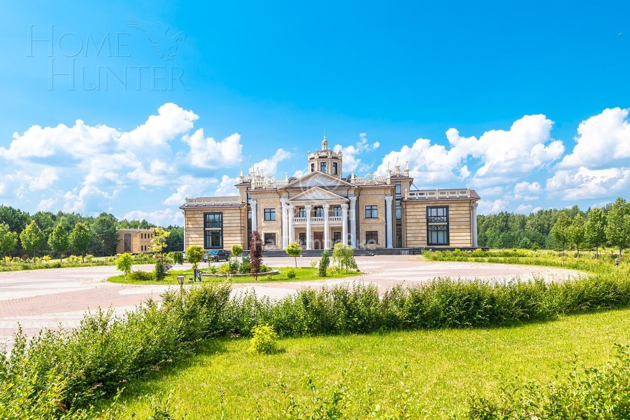 3-этажный коттедж 4 590 м² с отделкой