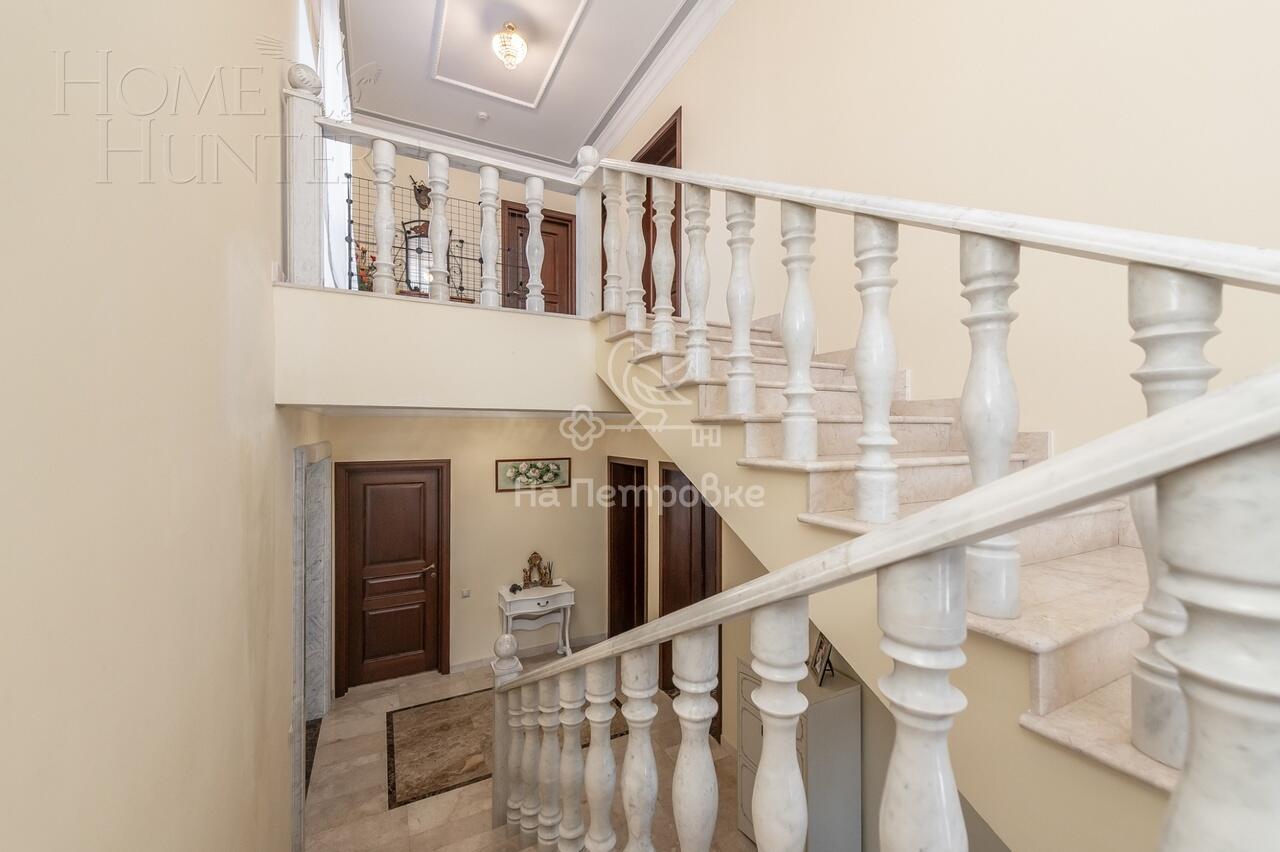 3-этажный коттедж 4 590 м² с отделкой