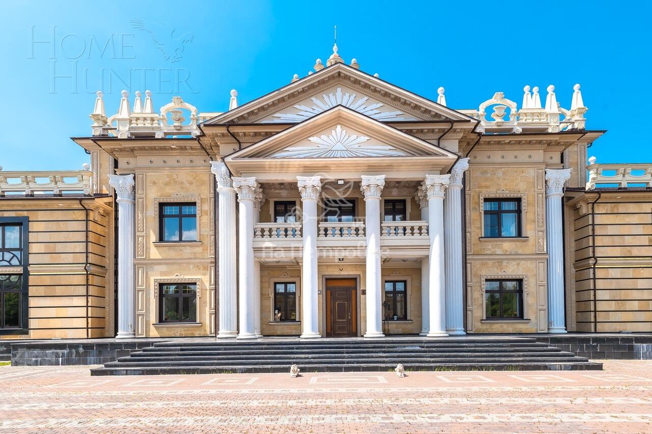 3-этажный коттедж 4 590 м² с отделкой