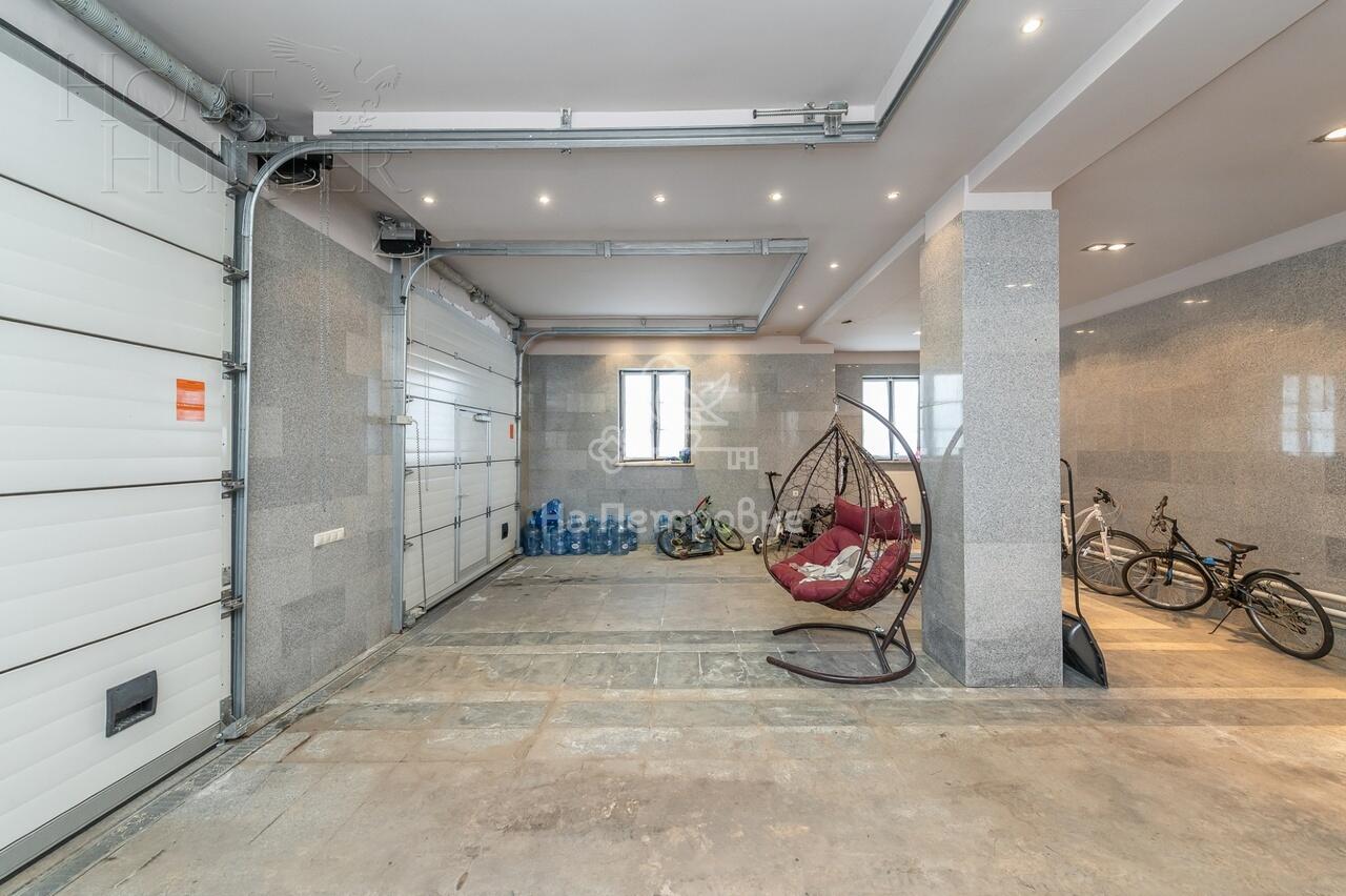 3-этажный коттедж 4 590 м² с отделкой