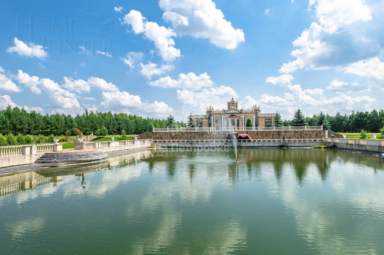 3-этажный коттедж 4 590 м² с отделкой