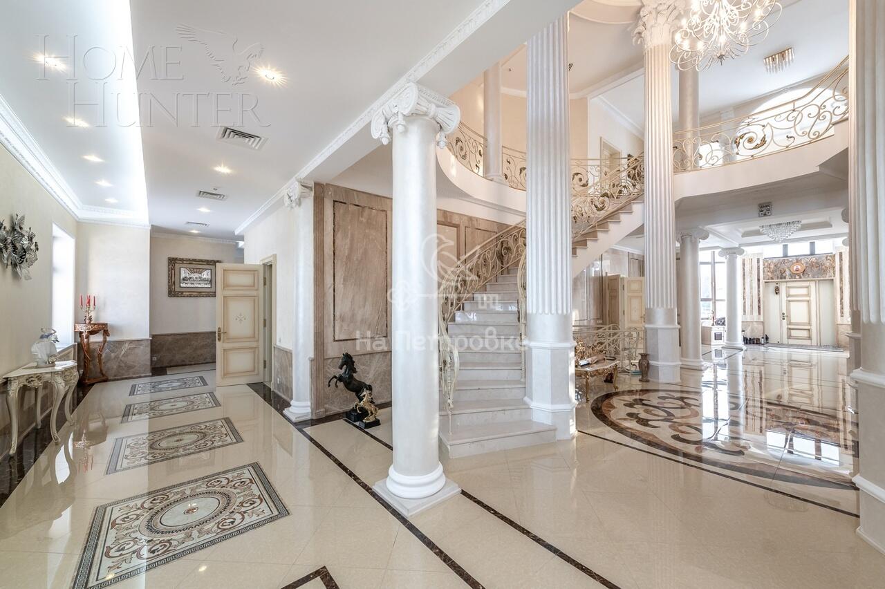 3-этажный коттедж 4 590 м² с отделкой