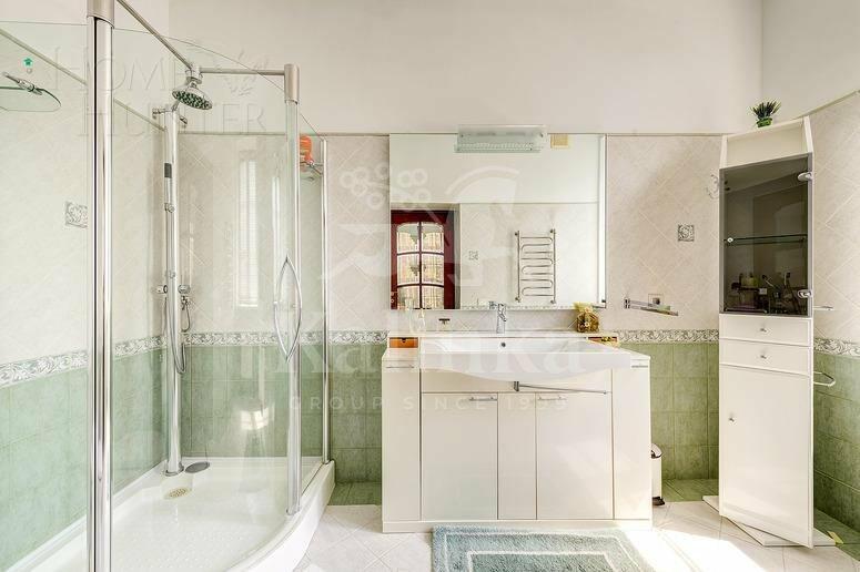 3-этажный коттедж 935 м² с отделкой