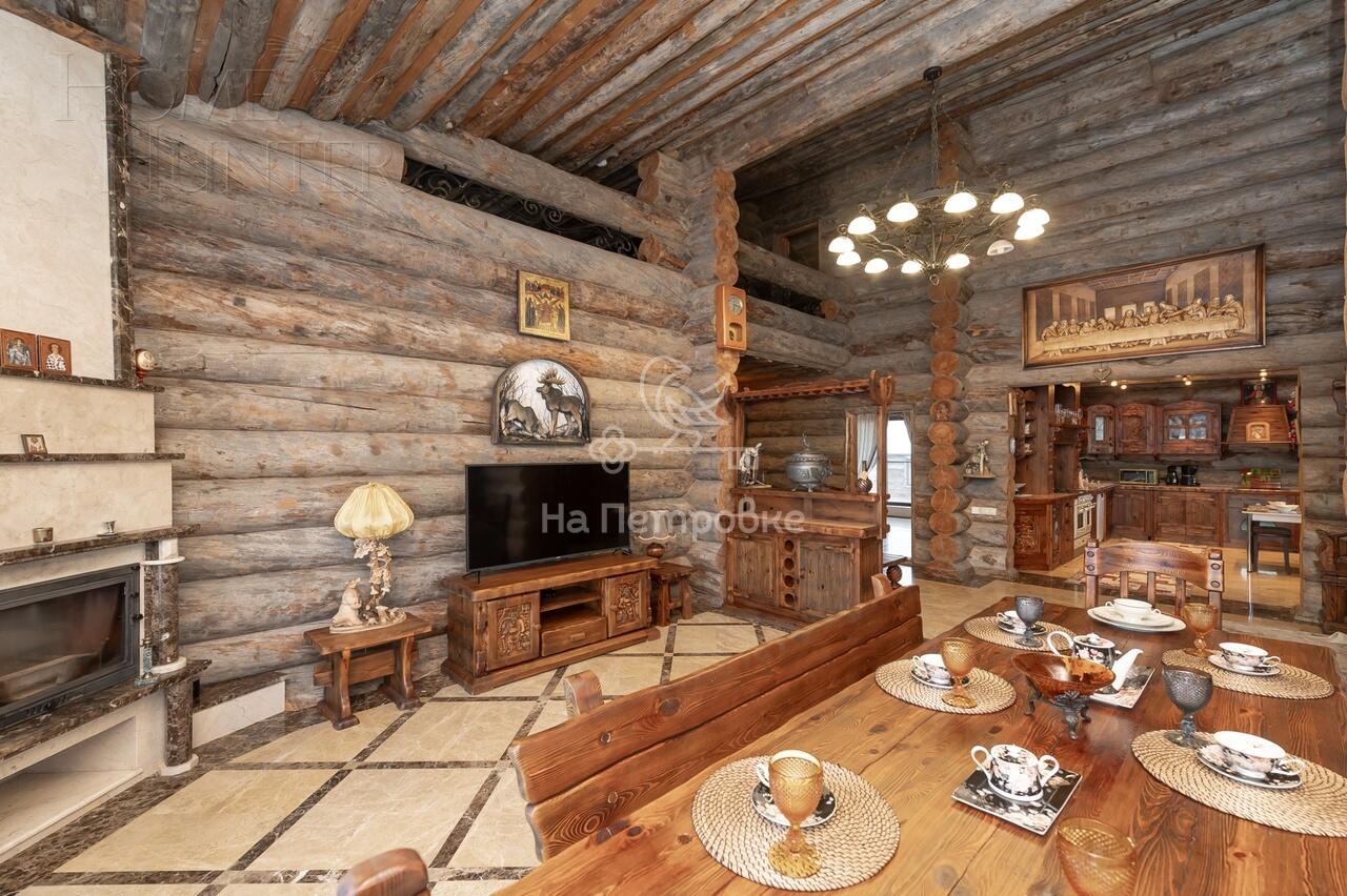 3-этажный коттедж 4 590 м² с отделкой