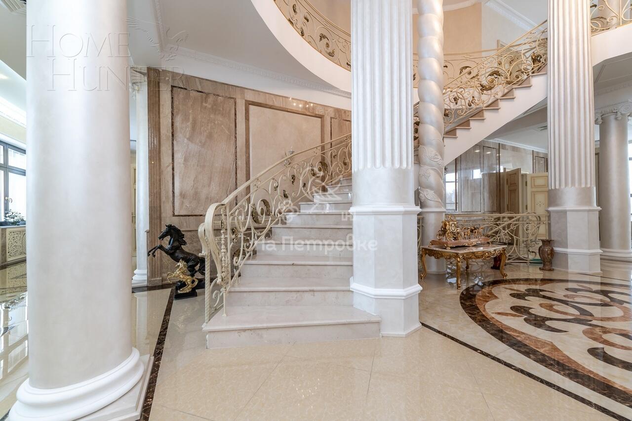 3-этажный коттедж 4 590 м² с отделкой