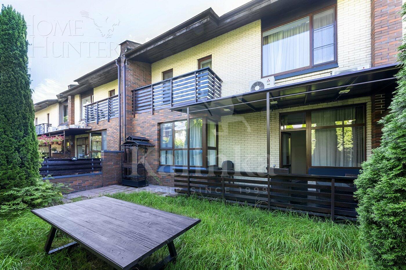 2-этажный таунхаус 220 м² с отделкой