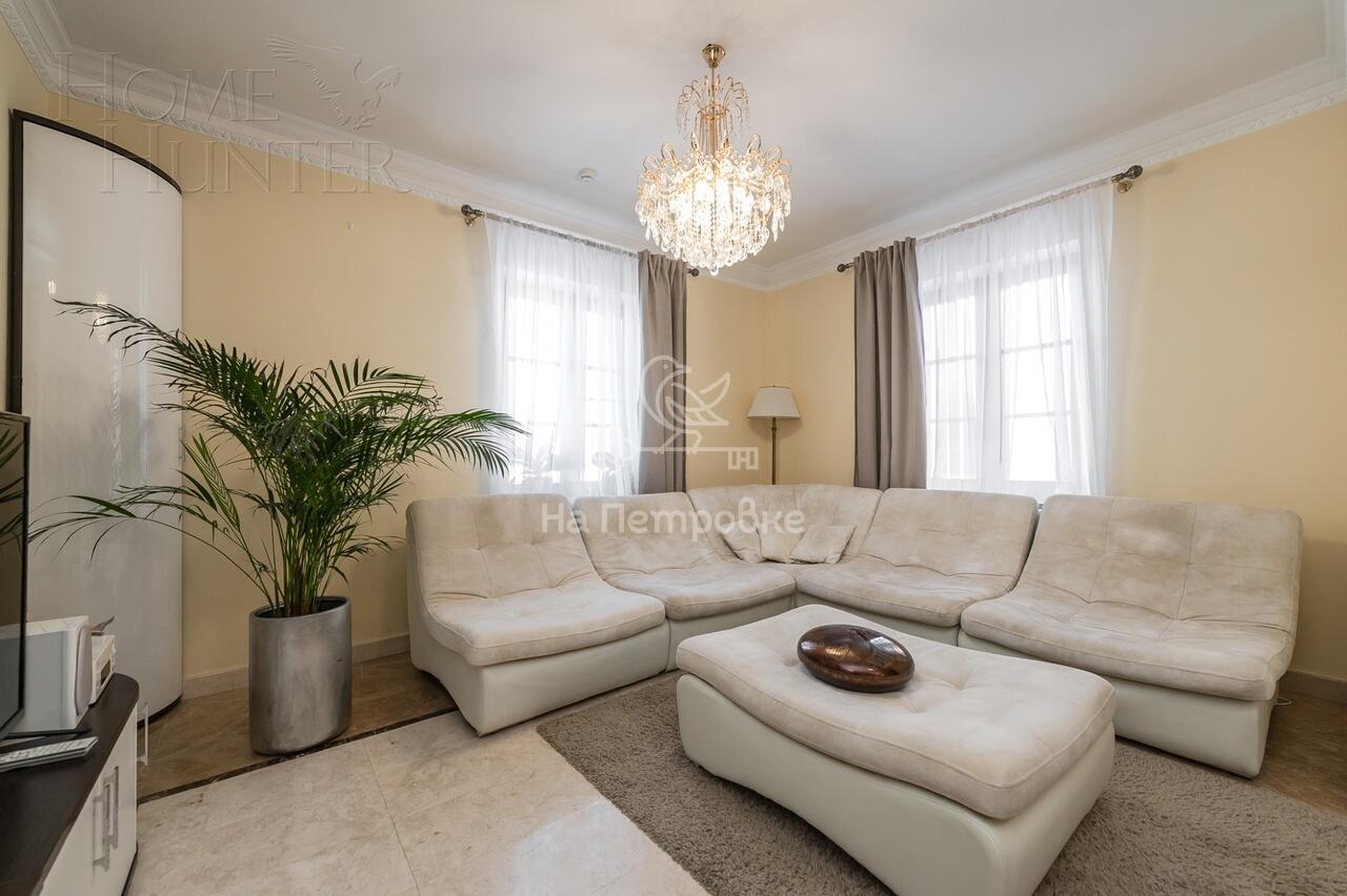 3-этажный коттедж 4 590 м² с отделкой