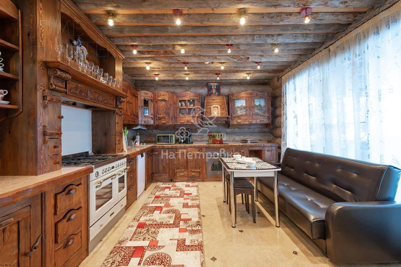 3-этажный коттедж 4 590 м² с отделкой