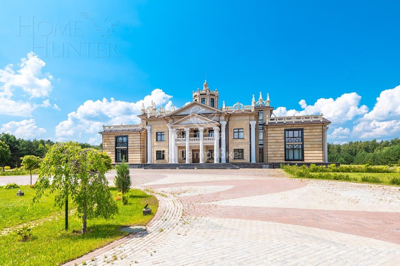 3-этажный коттедж 4 590 м² с отделкой