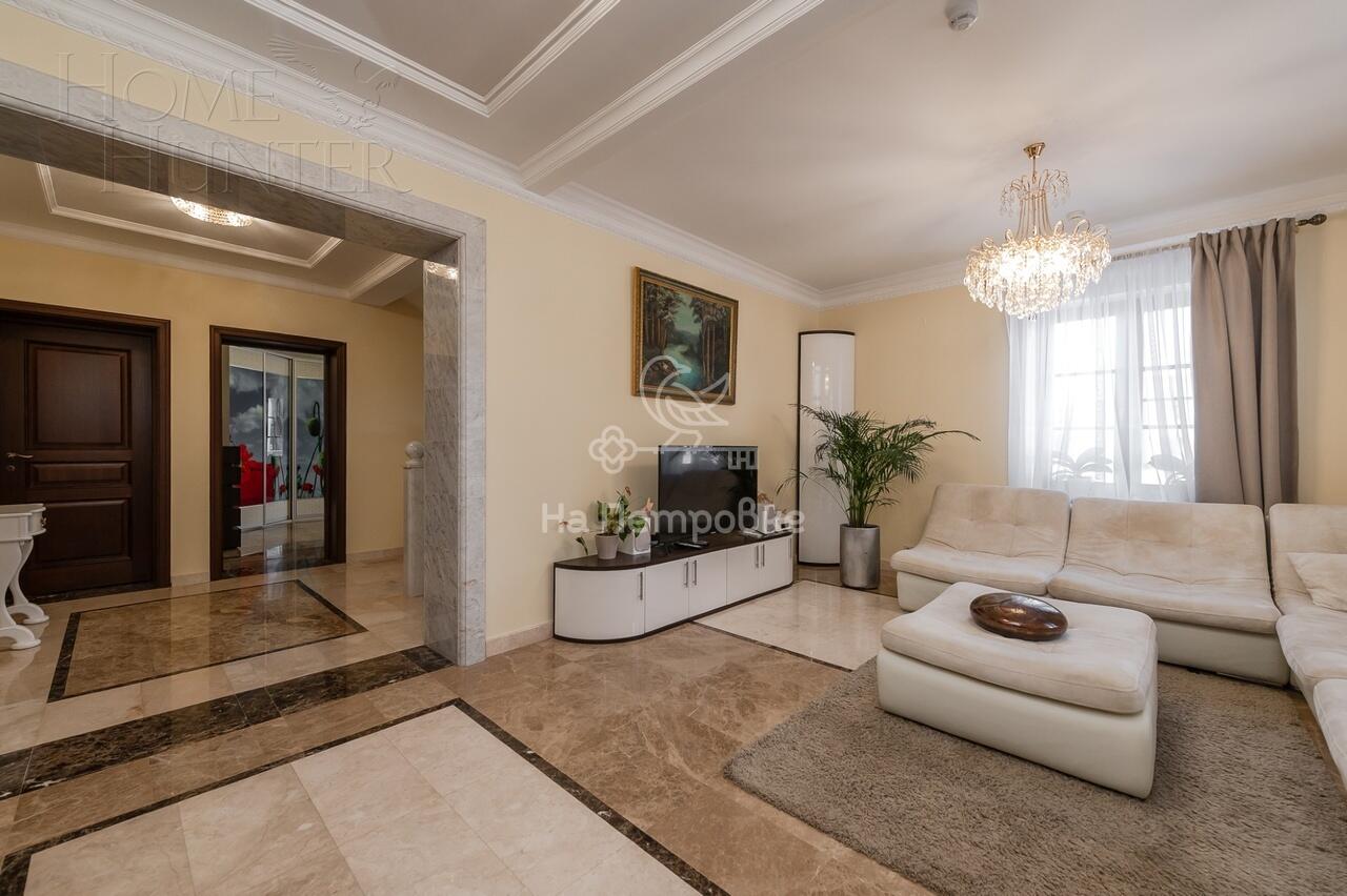 3-этажный коттедж 4 590 м² с отделкой