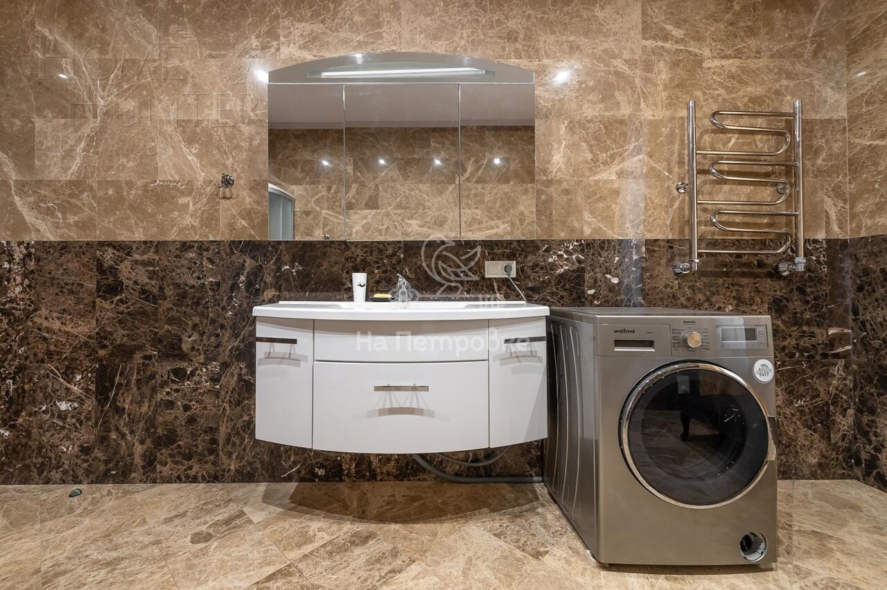 3-этажный коттедж 4 590 м² с отделкой