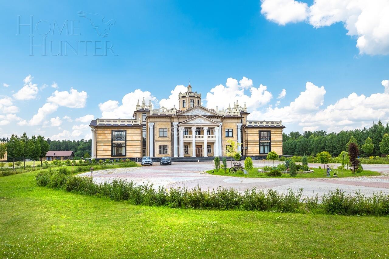 3-этажный коттедж 4 590 м² с отделкой