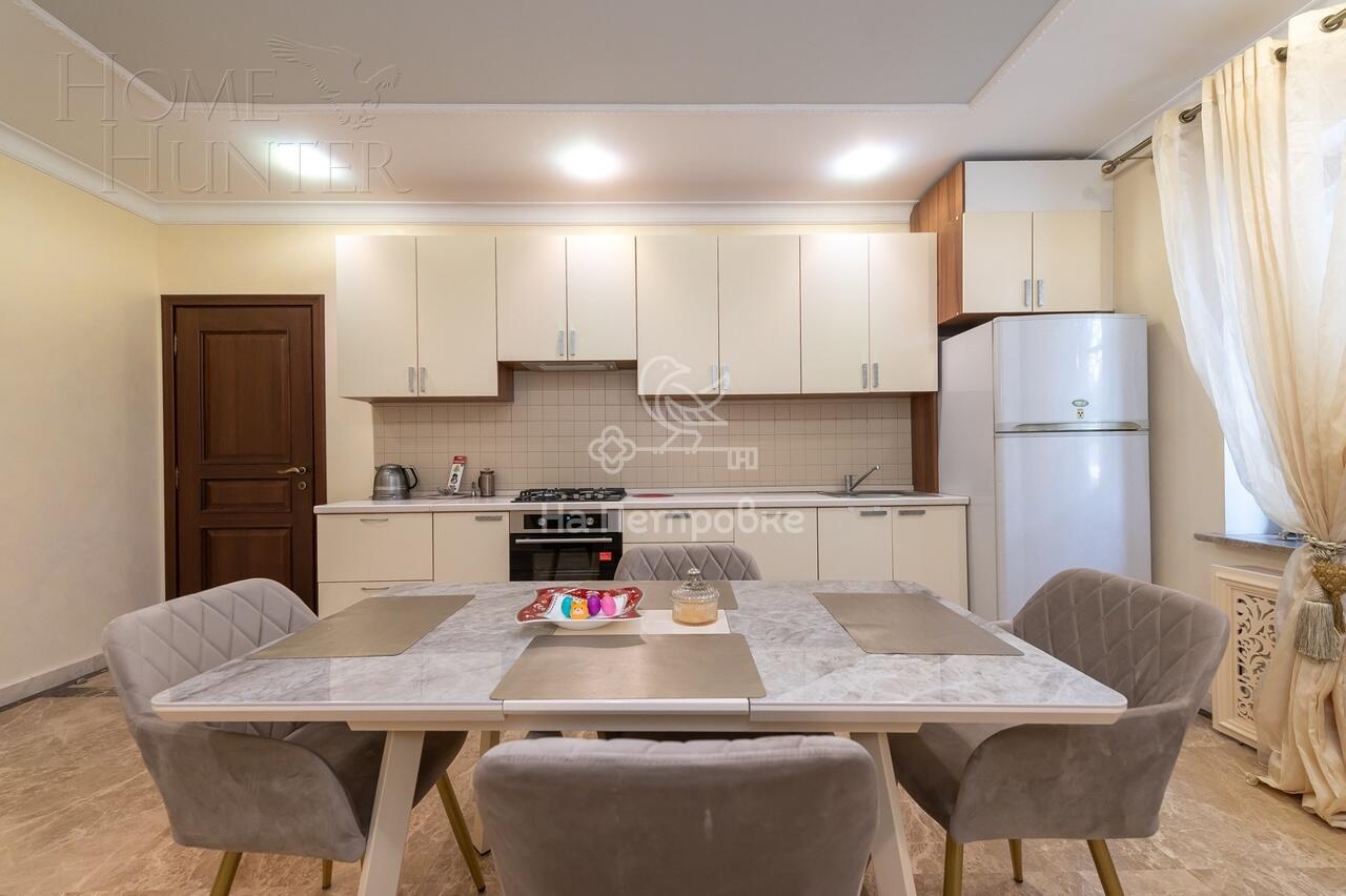 3-этажный коттедж 4 590 м² с отделкой