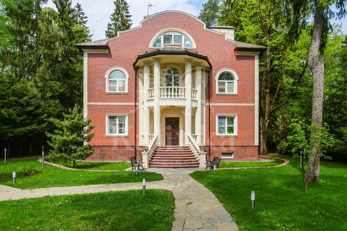 2-этажный коттедж 850 м² с отделкой