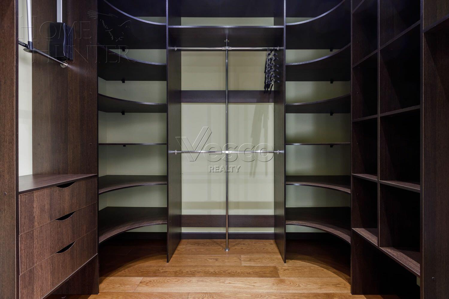 2-этажный коттедж 350 м² с отделкой