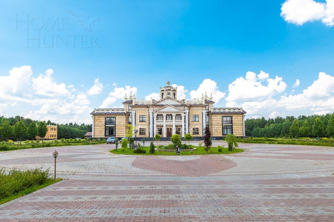 3-этажный коттедж 4 590 м² с отделкой