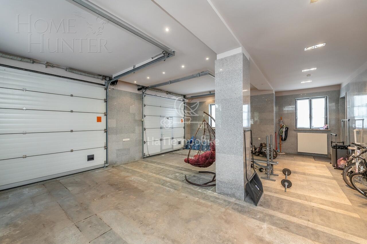 3-этажный коттедж 4 590 м² с отделкой