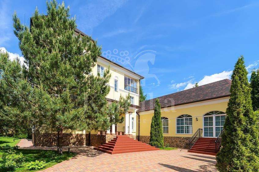 3-этажный коттедж 935 м² с отделкой