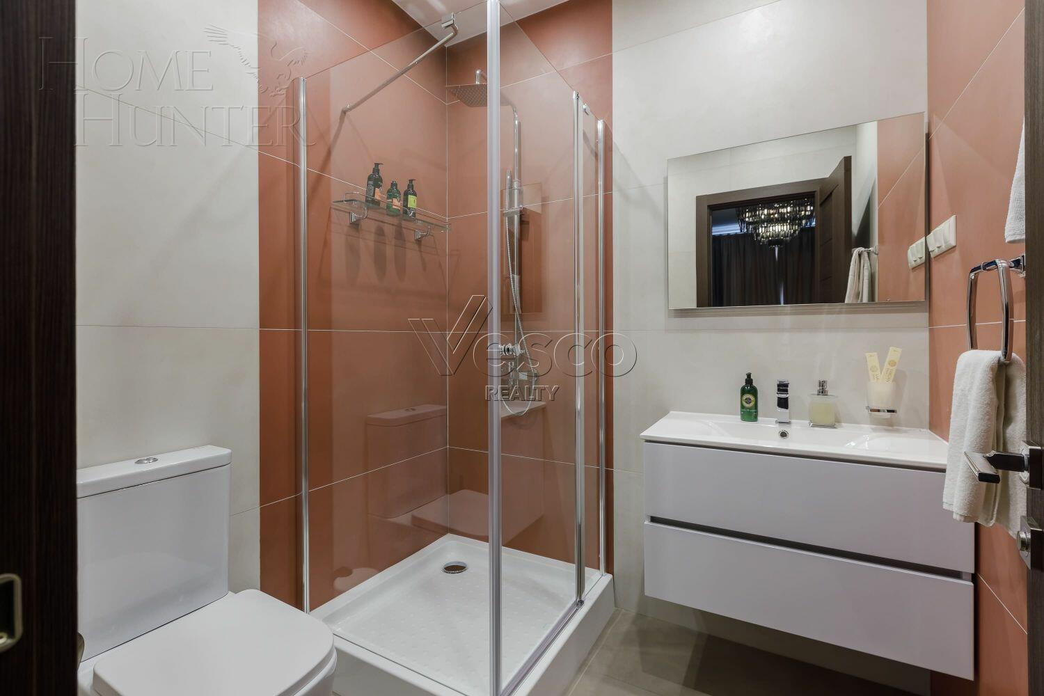 2-этажный коттедж 350 м² с отделкой