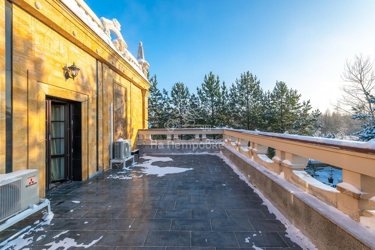 3-этажный коттедж 4 590 м² с отделкой