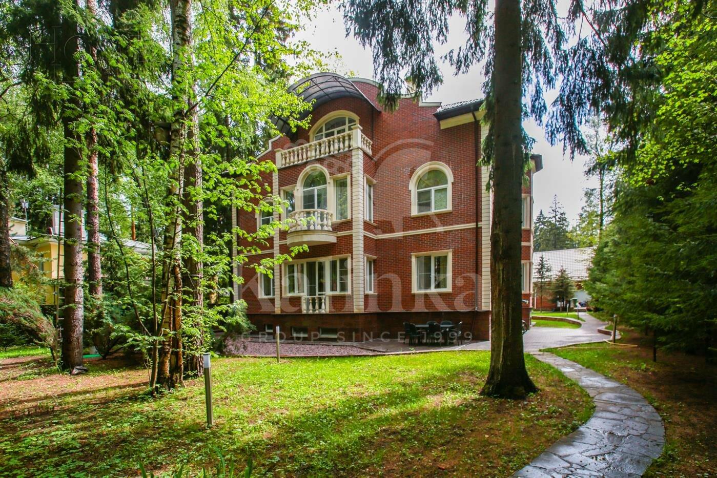 2-этажный коттедж 850 м² с отделкой