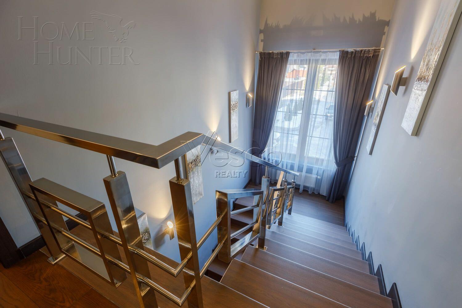 2-этажный коттедж 350 м² с отделкой