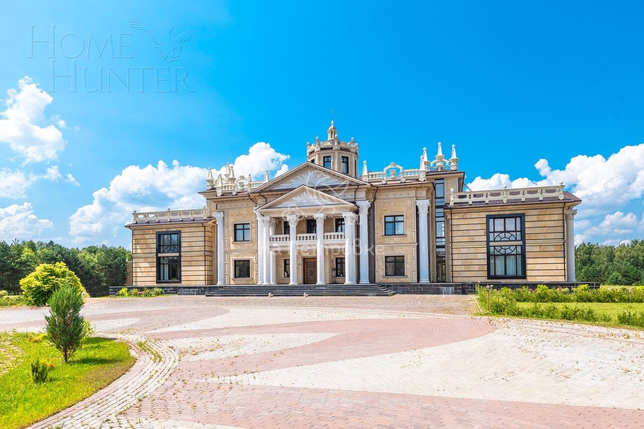 3-этажный коттедж 4 590 м² с отделкой