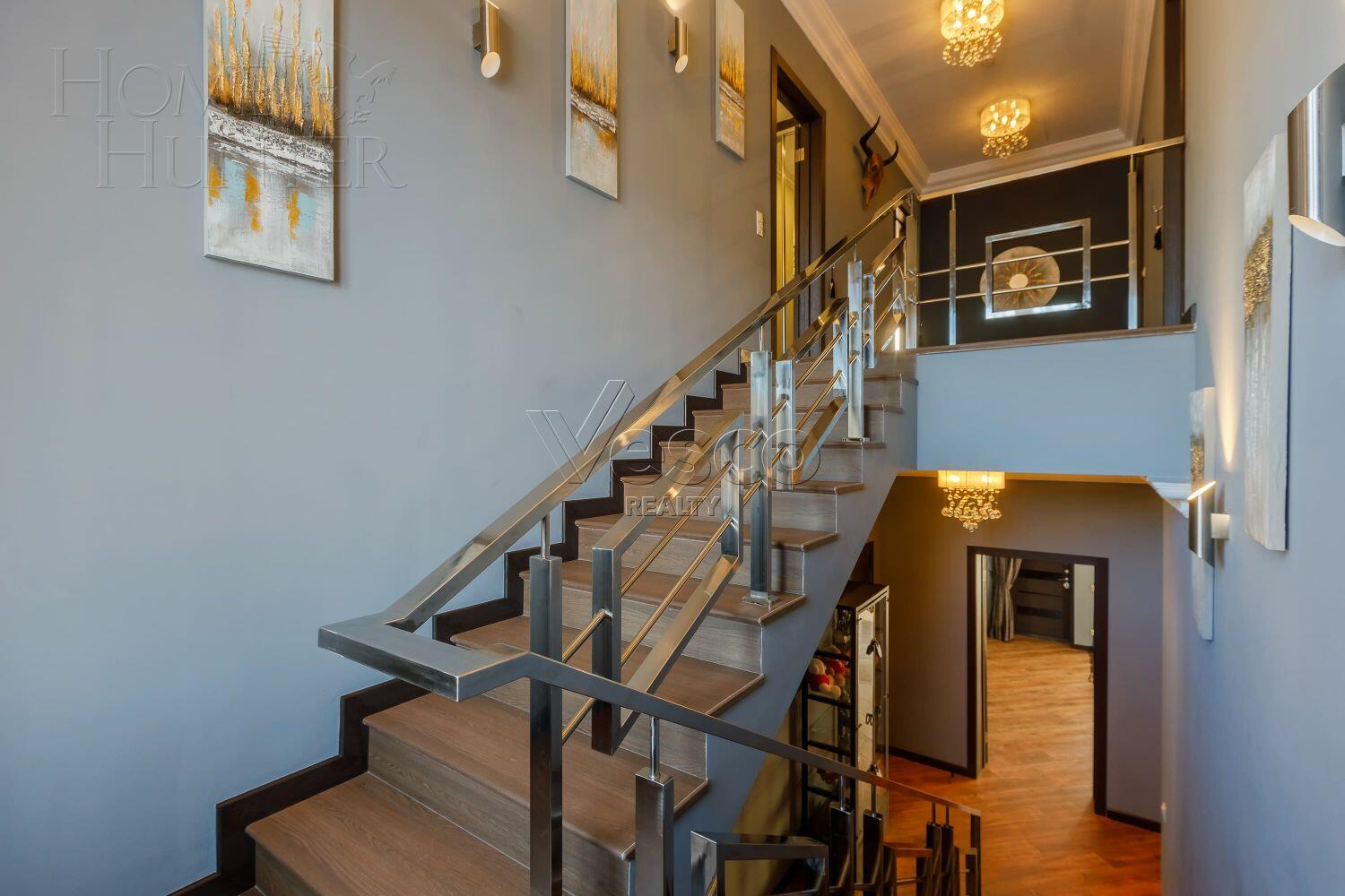 2-этажный коттедж 350 м² с отделкой