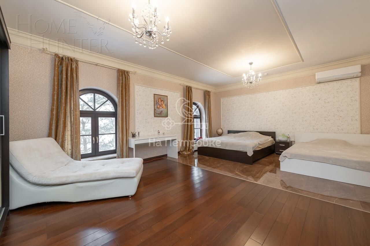 3-этажный коттедж 4 590 м² с отделкой