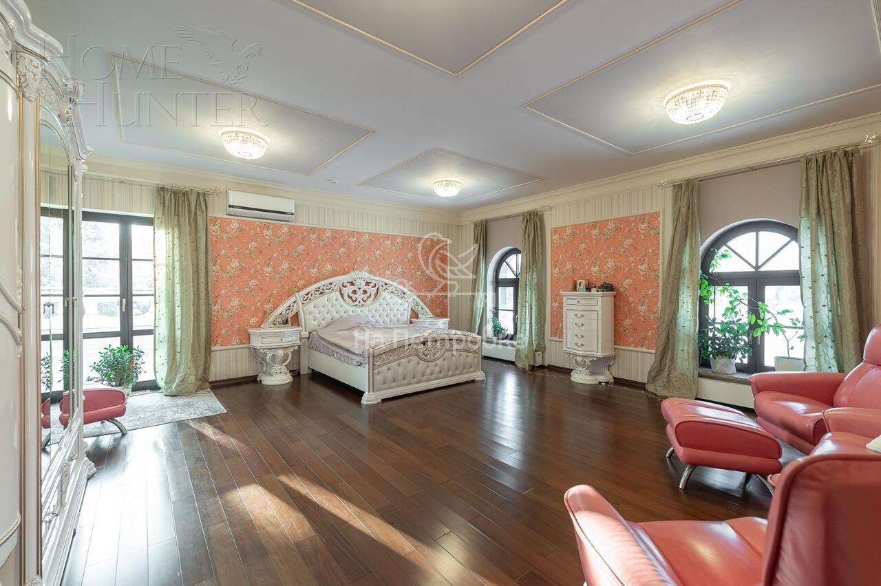 3-этажный коттедж 4 590 м² с отделкой