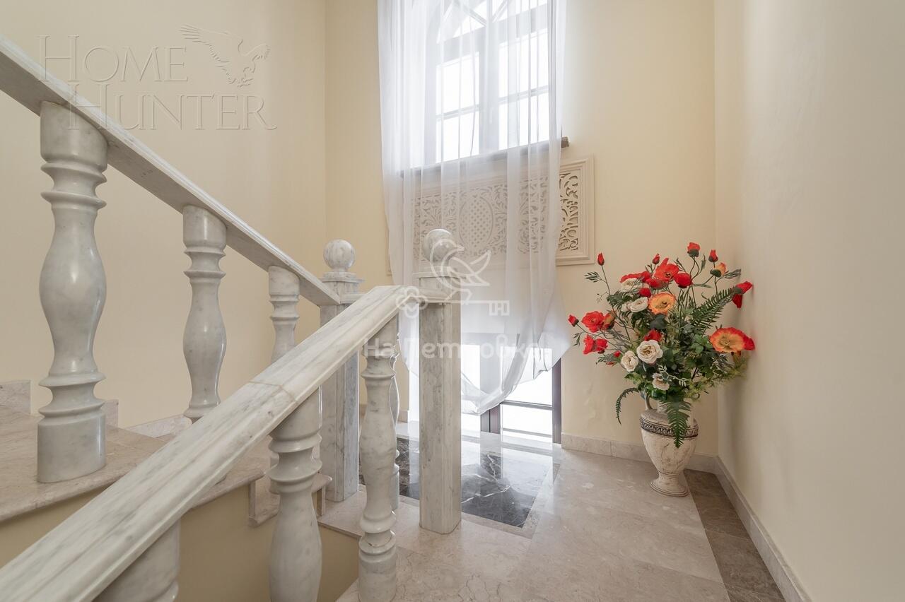 3-этажный коттедж 4 590 м² с отделкой