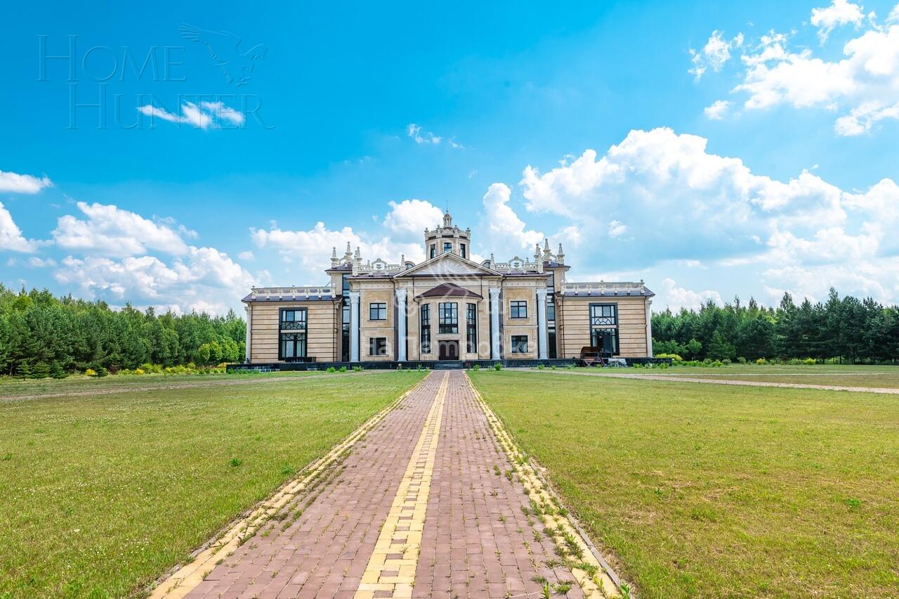 3-этажный коттедж 4 590 м² с отделкой