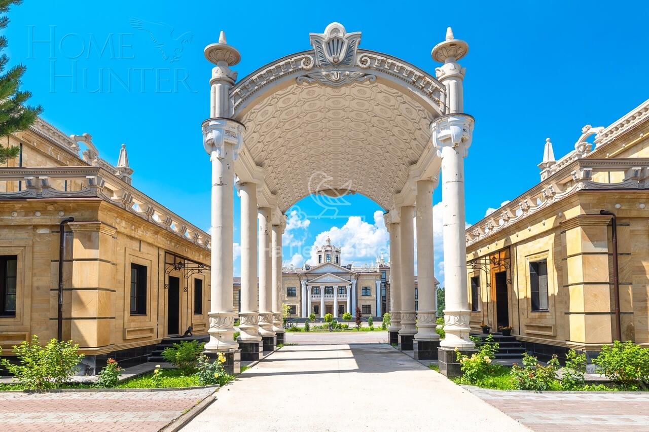 3-этажный коттедж 4 590 м² с отделкой