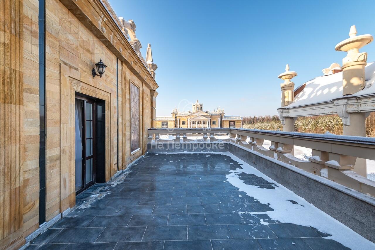 3-этажный коттедж 4 590 м² с отделкой