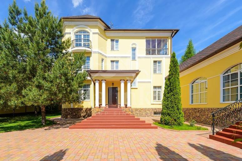 3-этажный коттедж 935 м² с отделкой