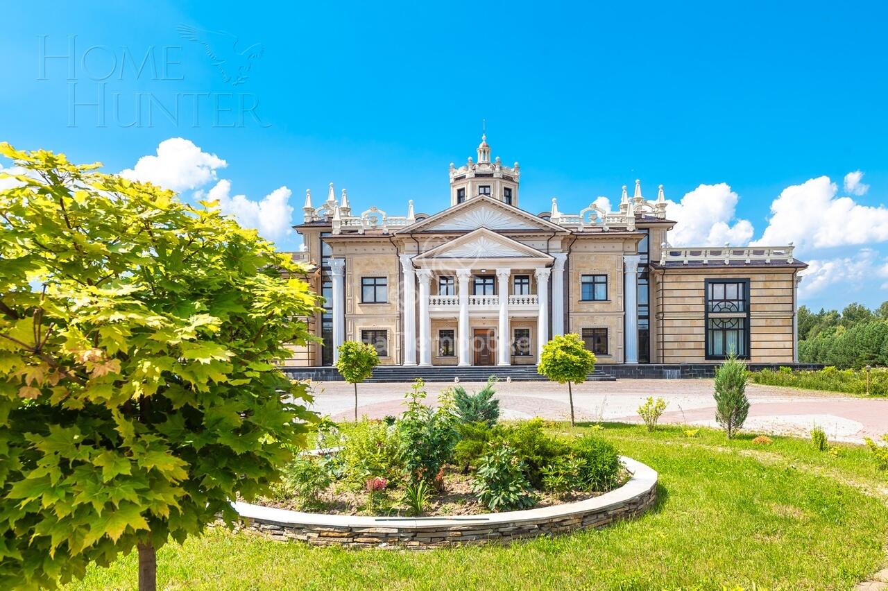 3-этажный коттедж 4 590 м² с отделкой