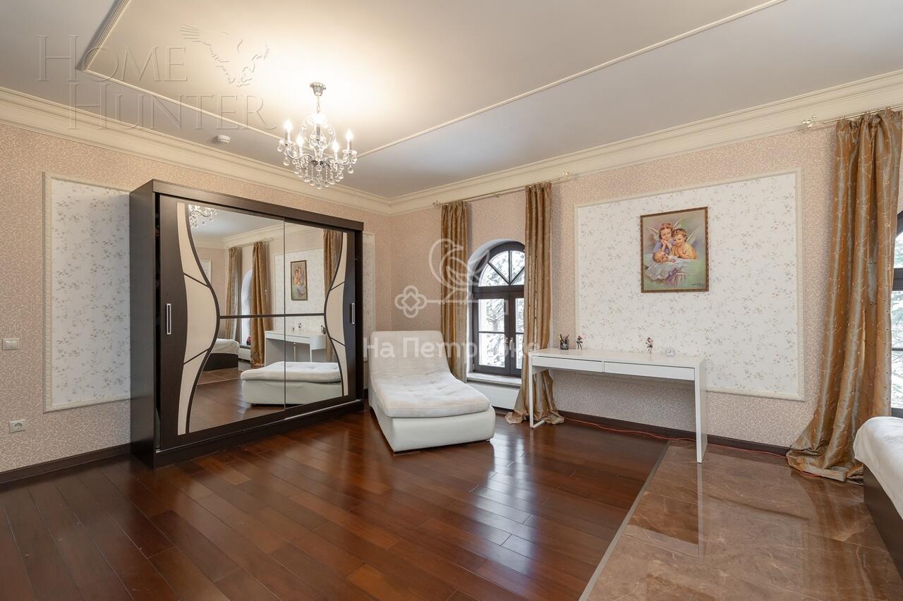 3-этажный коттедж 4 590 м² с отделкой