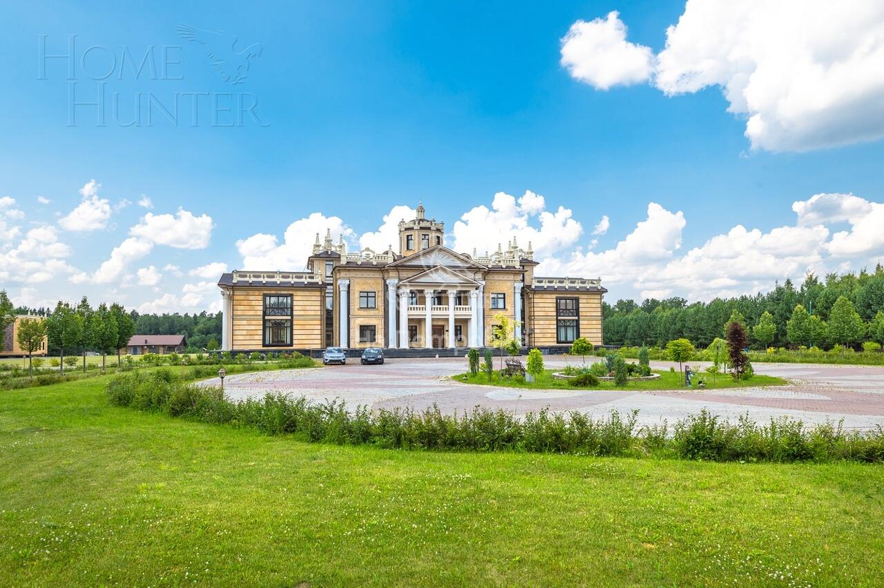 3-этажный коттедж 4 590 м² с отделкой