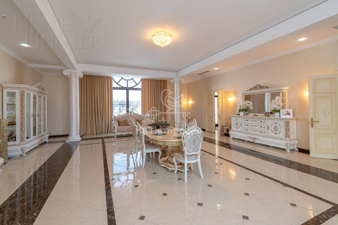 3-этажный коттедж 4 590 м² с отделкой