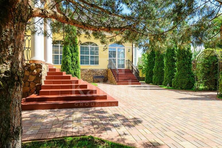 3-этажный коттедж 935 м² с отделкой